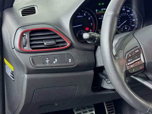 Used 2018 Hyundai Elantra GT Sport image 19