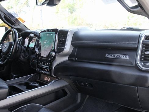 Used 2022 RAM 2500 Laramie w/ Night Edition image 38