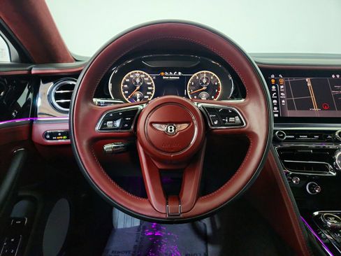 Used 2023 Bentley Flying Spur V8 image 24