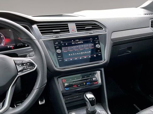 Used 2024 Volkswagen Tiguan SE R-Line image 9