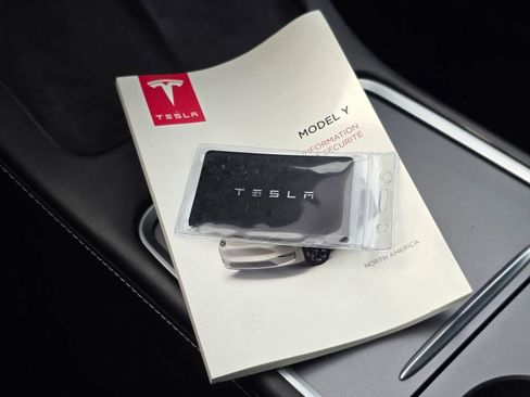 Used 2023 Tesla Model Y Long Range AWD/4WD image 39