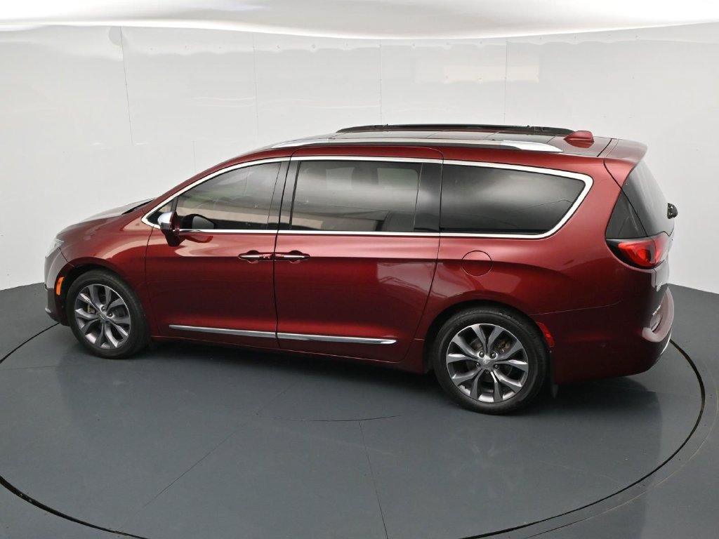 Used 2020 Chrysler Pacifica Limited w/ Tire & Wheel Group FWD image 22