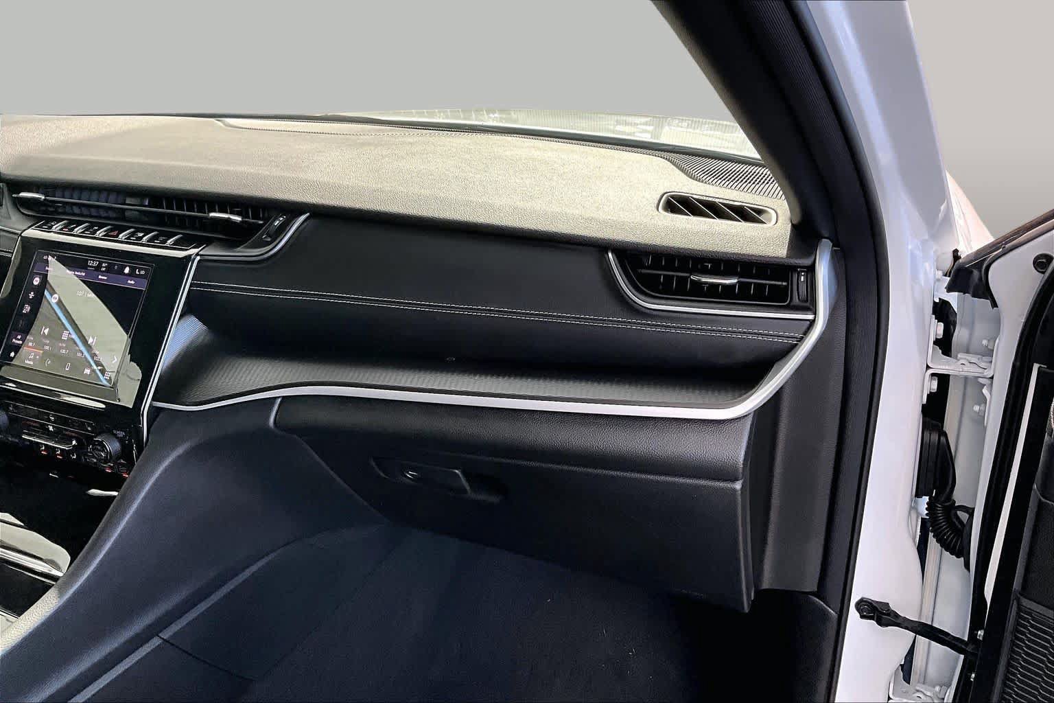 Used 2025 Jeep Grand Cherokee L Altitude RWD image 19