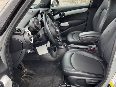 Used 2016 MINI Cooper 4-Door Hardtop image 2