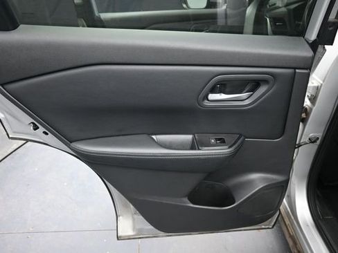 Used 2025 Nissan Rogue SV AWD/4WD image 15