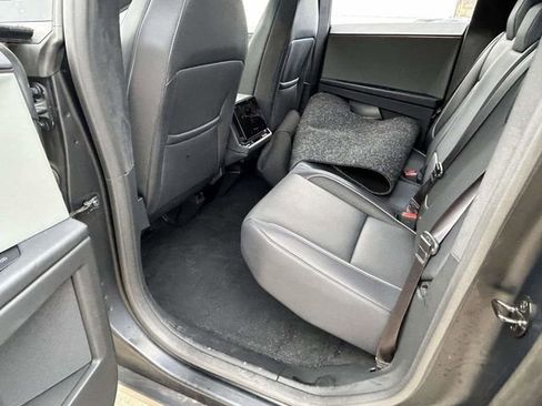 Used 2024 Tesla Cybertruck AWD Crew Cab image 8
