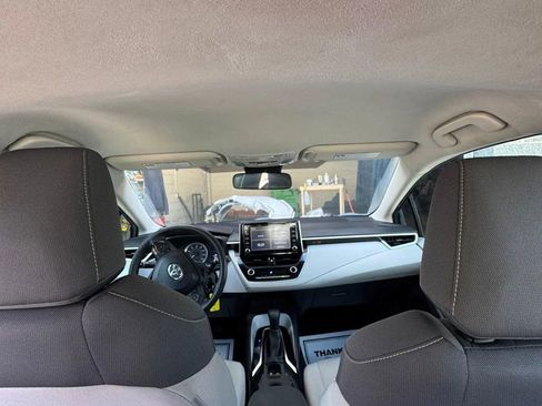Used 2020 Toyota Corolla LE FWD image 17