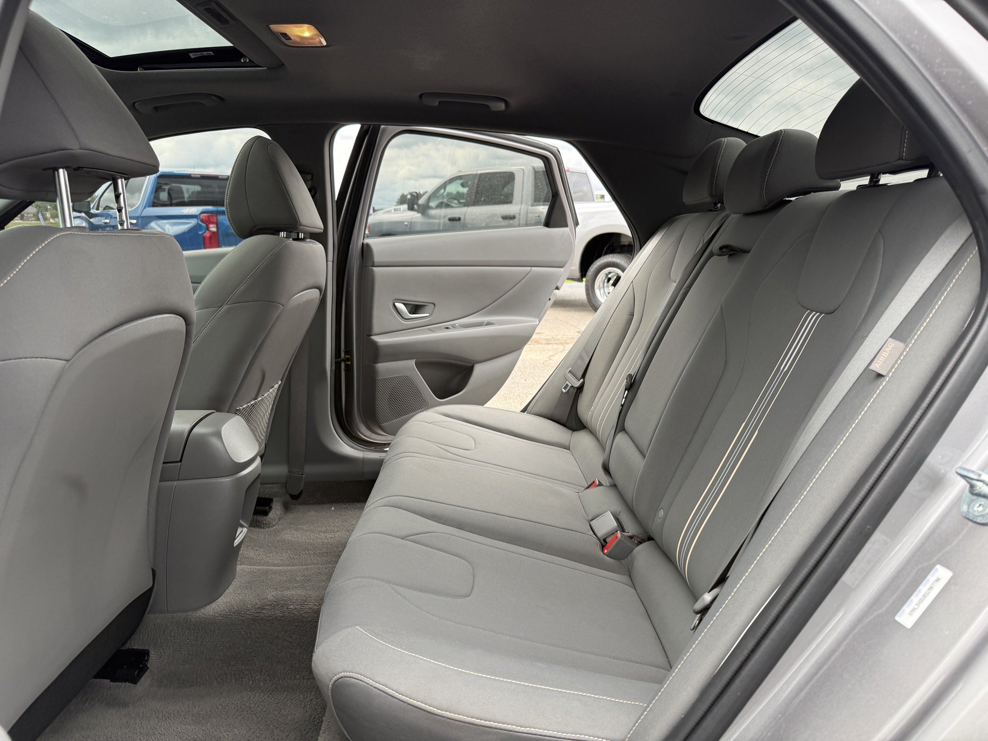 Used 2025 Hyundai Elantra SEL FWD image 30