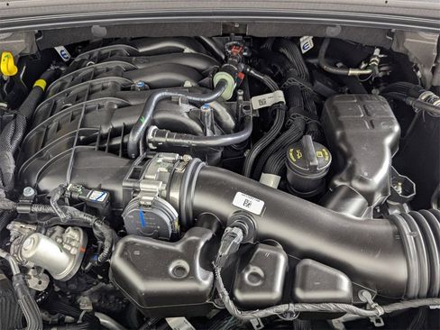 New 2025 Jeep Grand Cherokee Limited w/ Luxury Tech Group II image 9