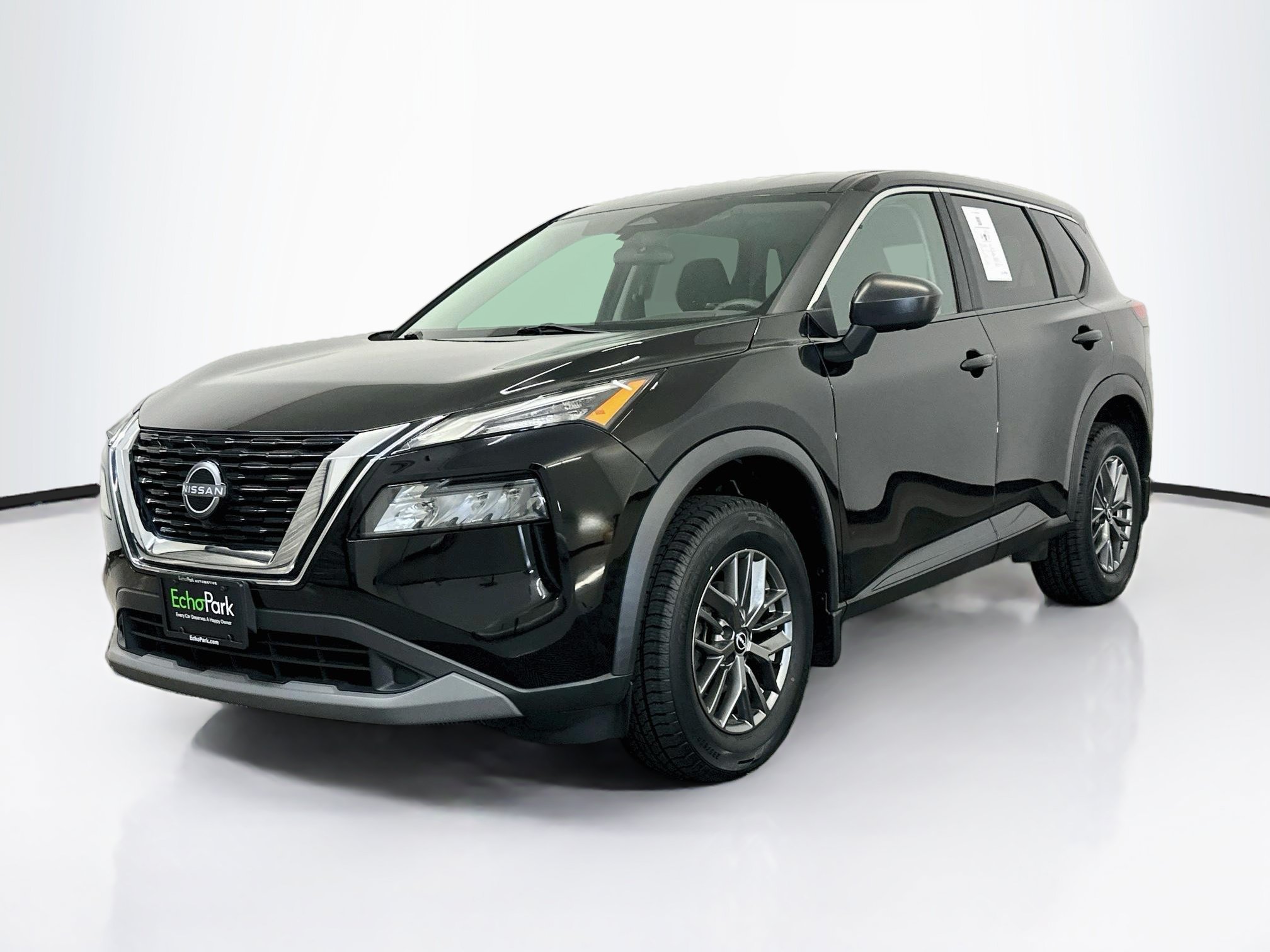 Used 2023 Nissan Rogue S AWD/4WD image 3