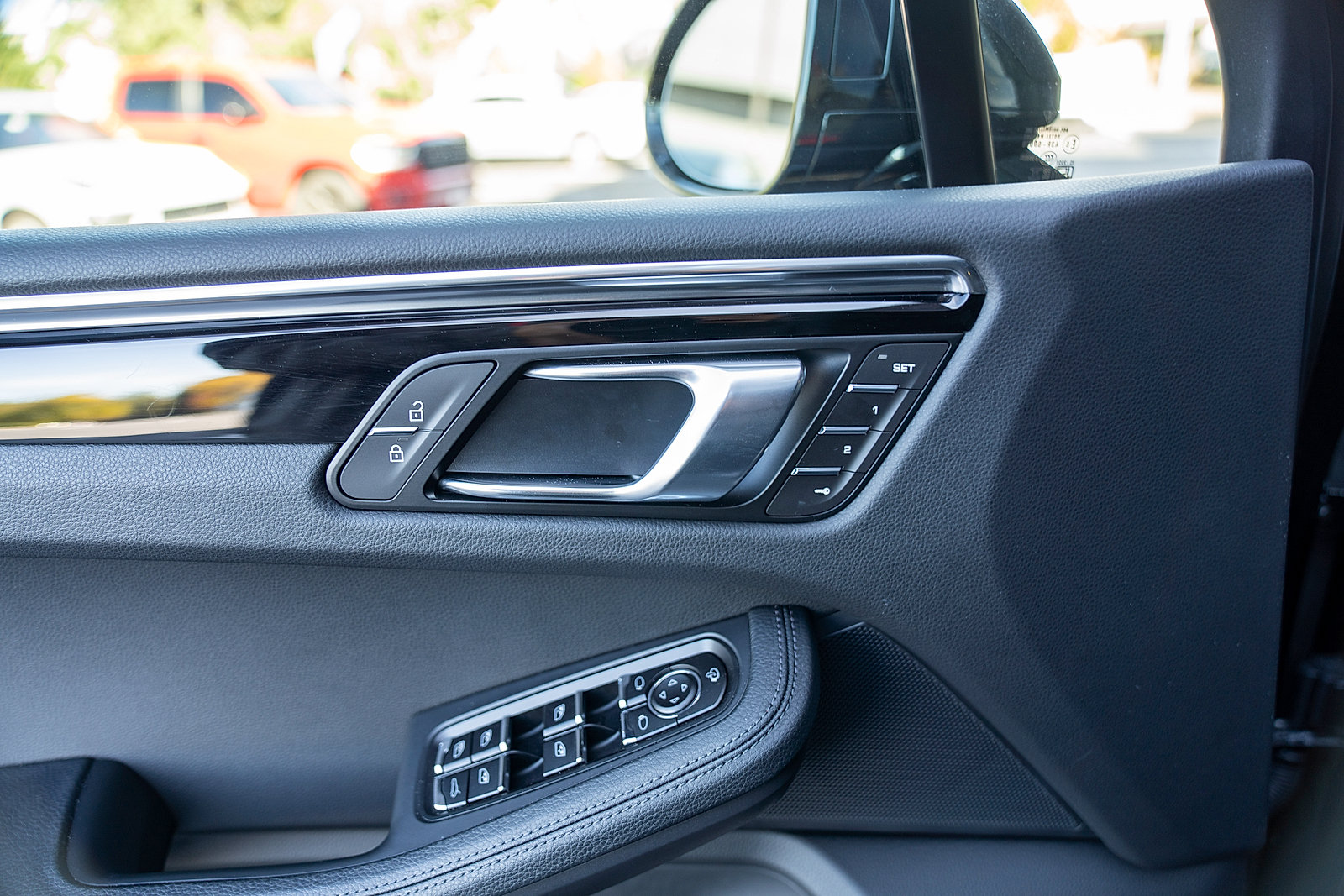 Certified 2026 Porsche Macan AWD/4WD image 17