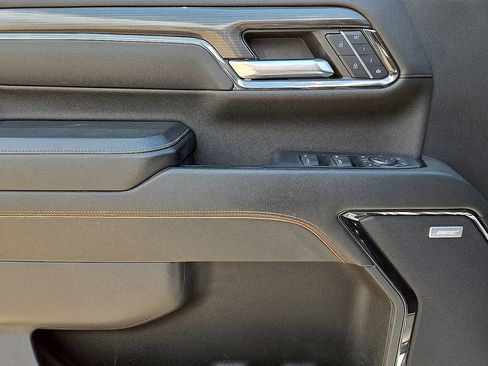 Used 2024 GMC Sierra 2500 AT4 w/ AT4 Premium Plus Package AWD/4WD image 18