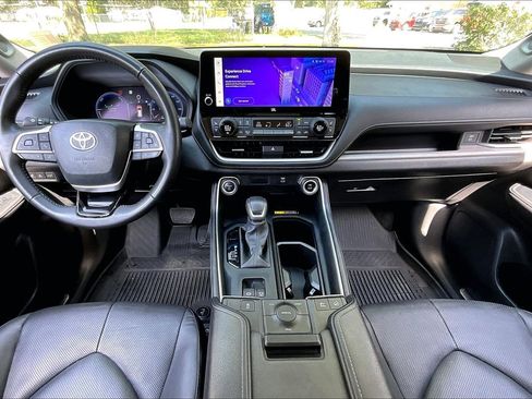 Used 2024 Toyota Grand Highlander Limited image 7