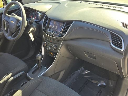 Used 2020 Chevrolet Trax LS image 18