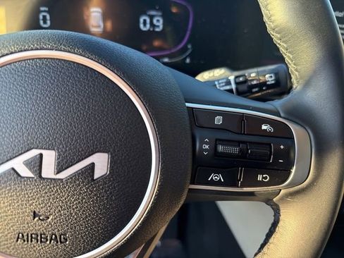 Used 2025 Kia Sportage EX image 18