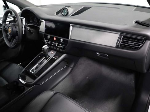 Certified 2026 Porsche Macan AWD/4WD image 6