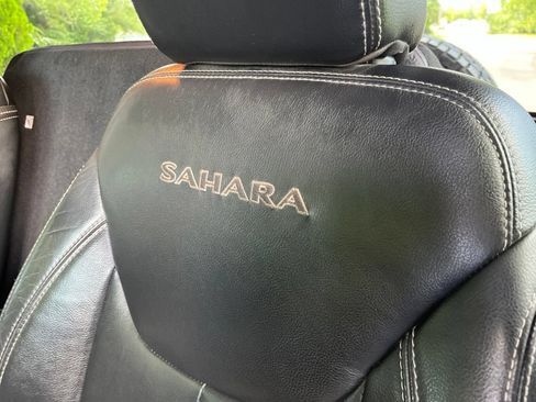 Used 2016 Jeep Wrangler Sahara AWD/4WD image 3