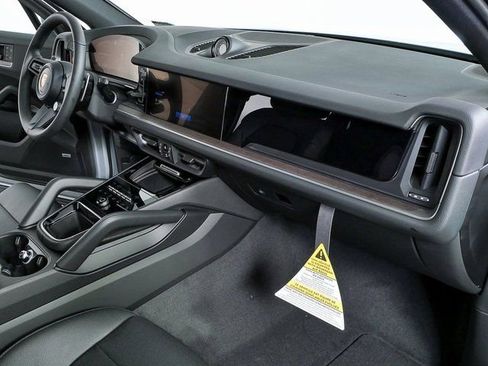 New 2026 Porsche Cayenne image 26