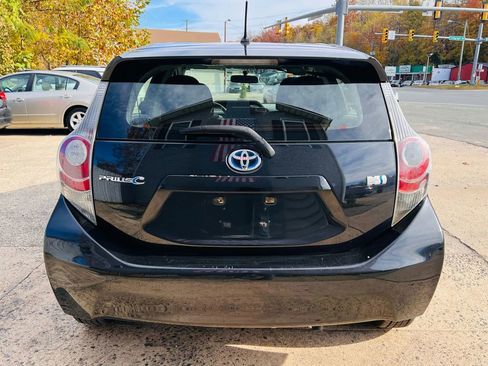 Used 2013 Toyota Prius C Two image 7