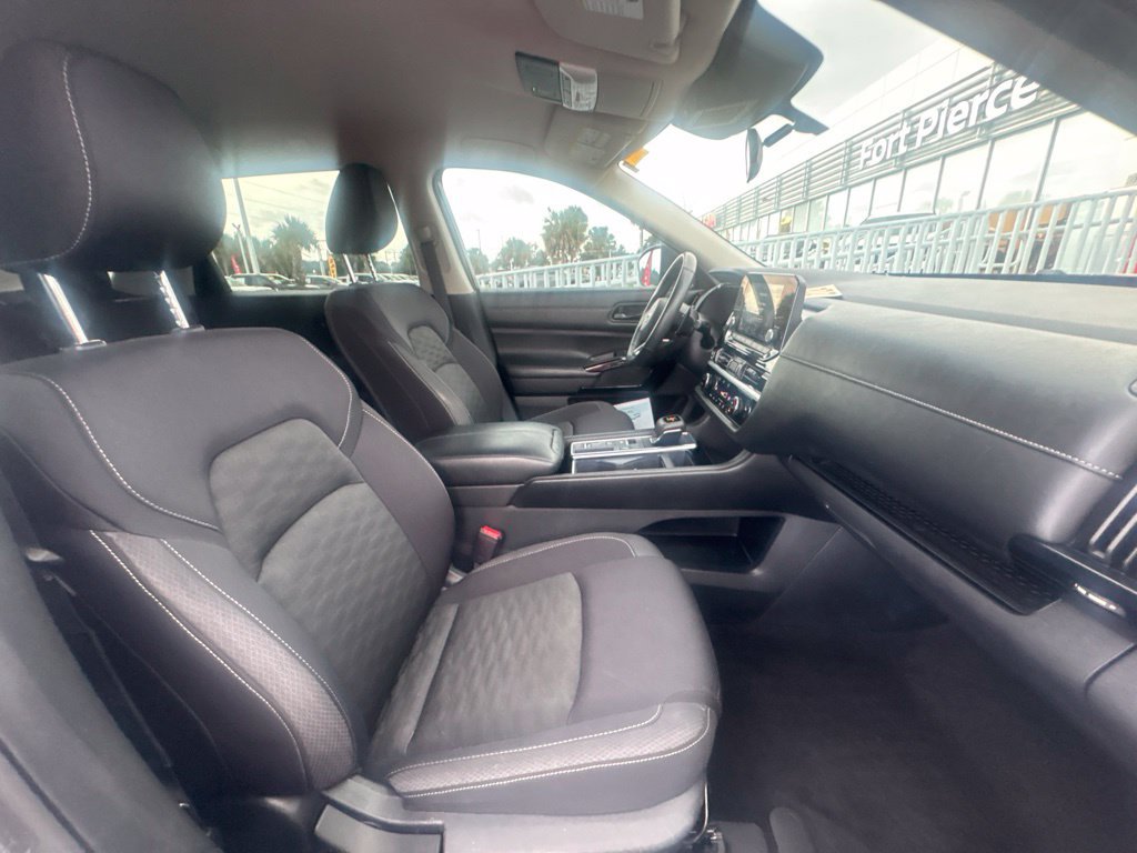 Used 2024 Nissan Pathfinder SV FWD image 9