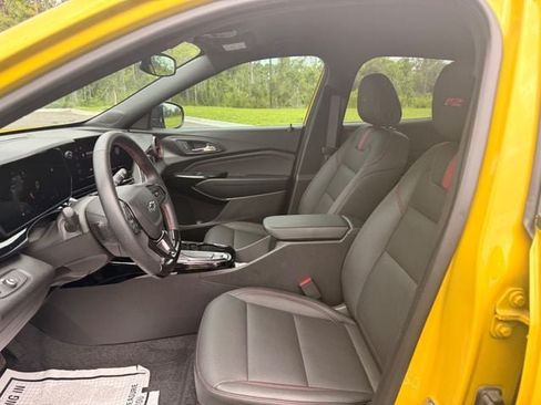 Used 2024 Chevrolet Trax RS FWD image 6