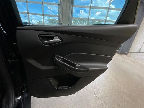 Used 2018 Ford Focus SE FWD image 22