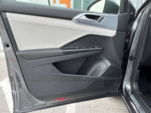 New 2025 Volkswagen Taos SE image 12
