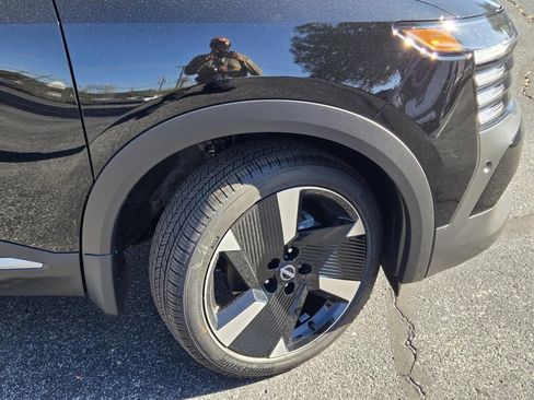 New 2026 Nissan Kicks SR w/ Cold Weather Package image 6