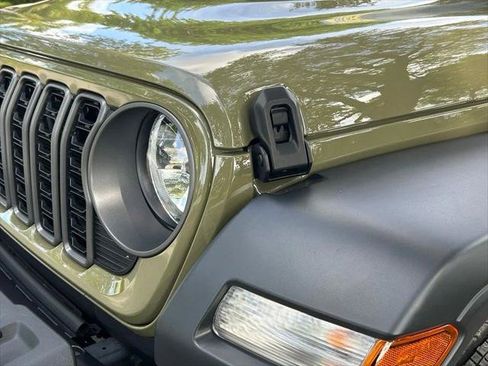 Certified 2025 Jeep Wrangler Unlimited Sport AWD/4WD image 33