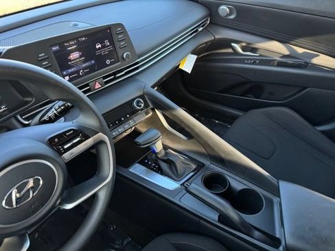 Used 2023 Hyundai Elantra SEL w/ Preferred Accessory Package FWD image 14