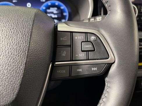 Used 2023 Toyota Highlander Limited FWD image 27