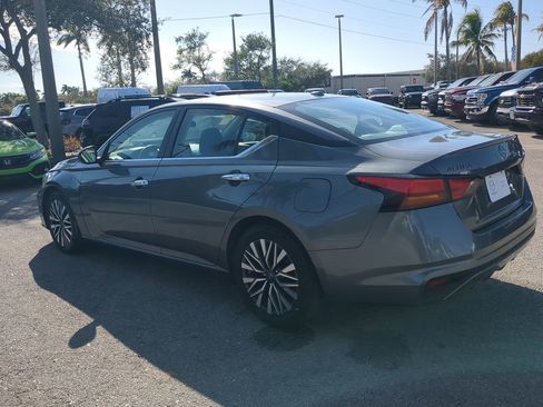 Used 2024 Nissan Altima 2.5 SV image 7