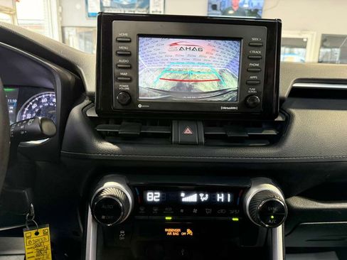 Used 2021 Toyota RAV4 LE image 15