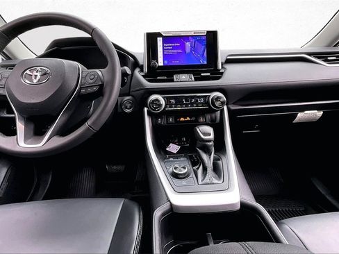 Used 2023 Toyota RAV4 XLE Premium image 7