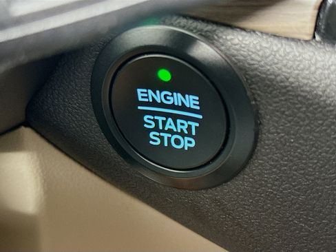 Used 2020 Ford Escape Titanium image 21