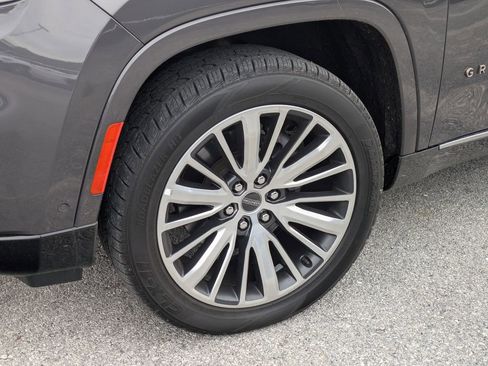 Used 2024 Jeep Grand Wagoneer L Series III image 5