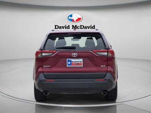 Used 2020 Toyota RAV4 XLE Premium FWD image 5