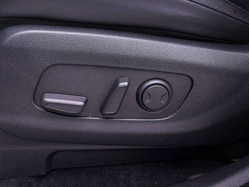 Used 2022 Kia Carnival LX image 18