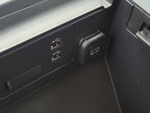 Used 2022 MAZDA MAZDA3 s image 8