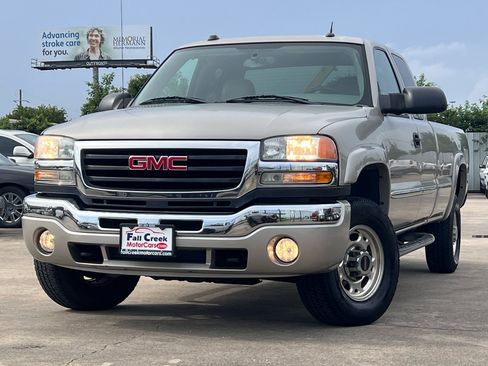 Used 2004 GMC Sierra 2500 SLT w/ Skid Plate Package image 12