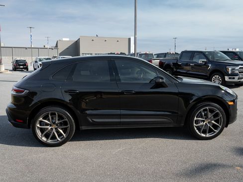 Used 2022 Porsche Macan w/ Premium Package Plus AWD/4WD image 11