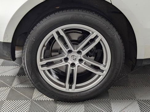 Used 2018 Porsche Macan image 13