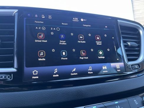 Used 2022 Chrysler Pacifica Touring-L image 22