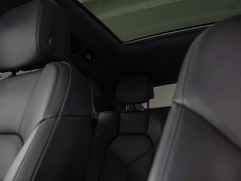 Certified 2025 Porsche Macan image 36