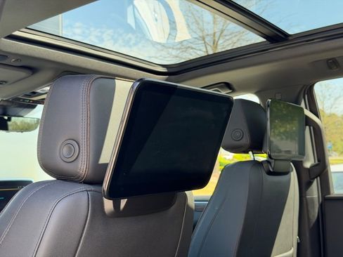 Used 2024 Chevrolet Tahoe High Country image 24