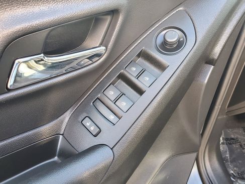 Used 2019 Chevrolet Trax LS AWD/4WD image 9
