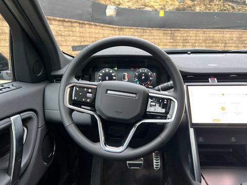Used 2025 Land Rover Discovery Sport Dynamic SE image 10