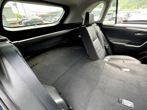 Used 2021 Toyota RAV4 XLE Premium image 60