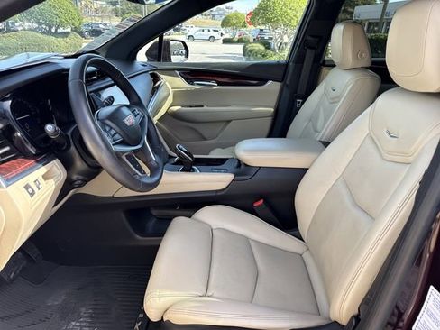 Used 2017 Cadillac XT5 Premium Luxury image 9