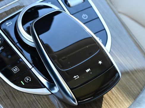 Used 2019 Mercedes-Benz GLC 300 4MATIC image 14